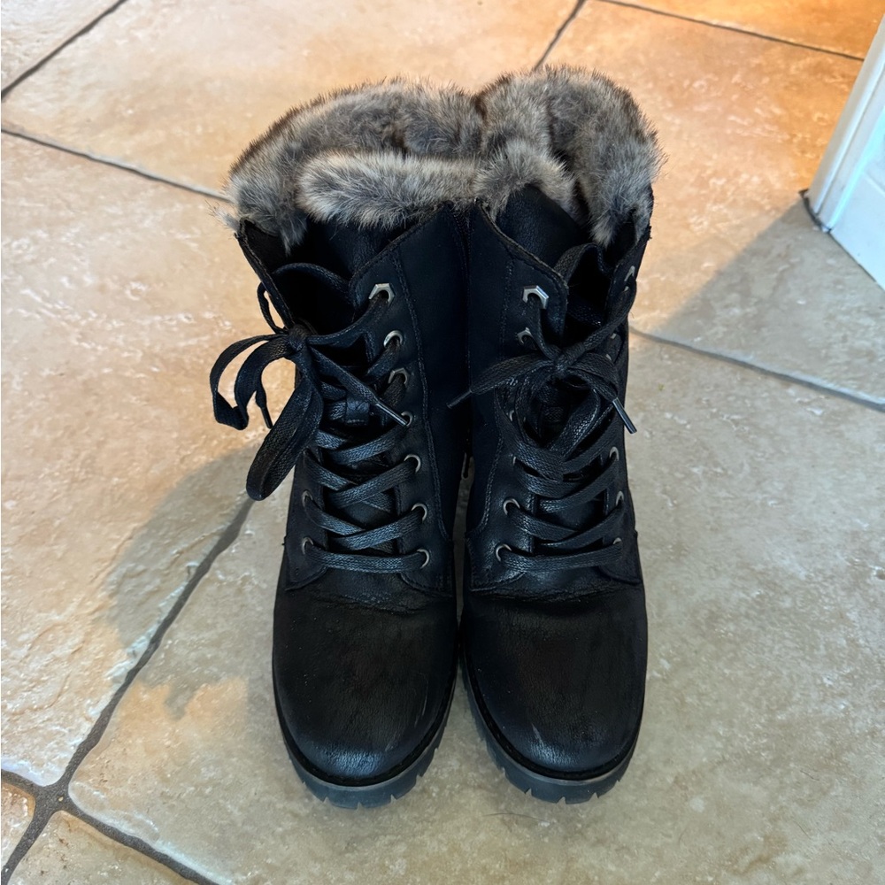 Steve Madden boots, Comfort size 10, black. Lace up with inside zipper, fur